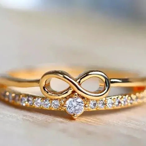 Anel Feminino Infinito Cravejado com Zircônia