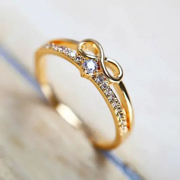 Anel Feminino Infinito Cravejado com Zircônia