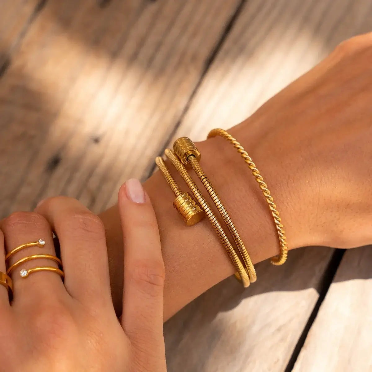 Bracelete Espiral Tríplice Banhado em Ouro 18k